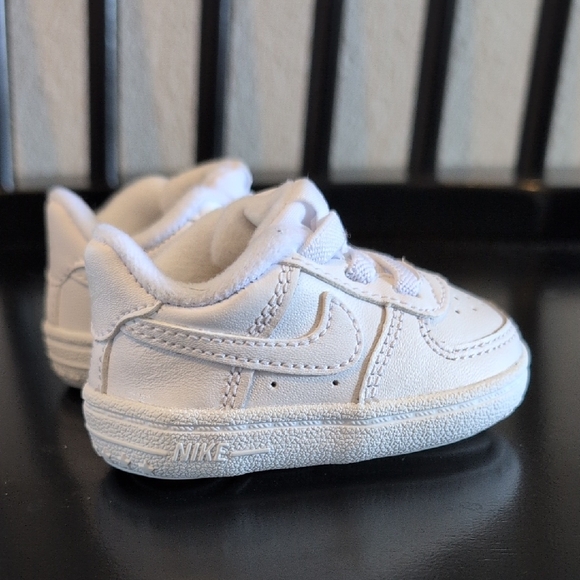 Nike Kids All-White Sneakers - Picture 5 of 13